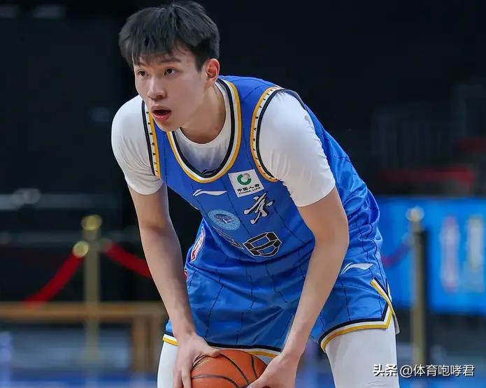 许利民表扬自己！
张鹏珲投入三分球，许利民非常满意。这位教练在采访的时候透露：自