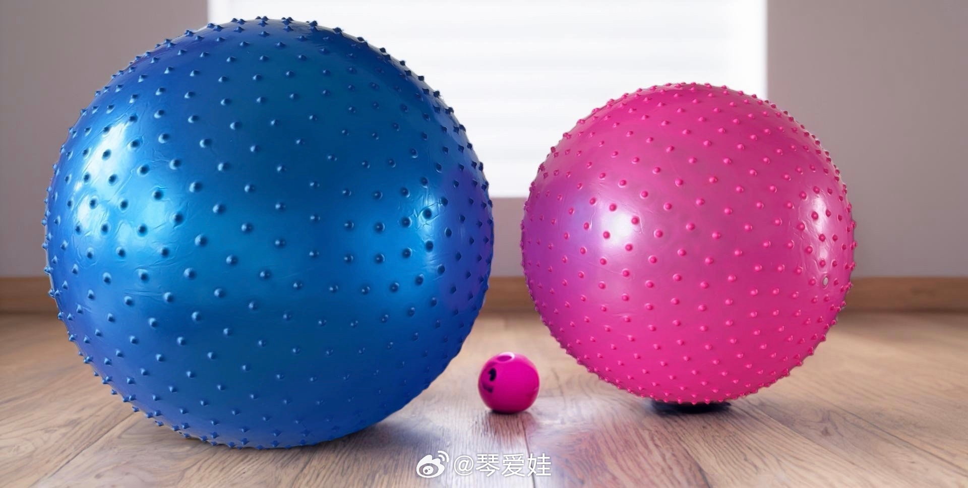 在某音买了两个大龙球，蓝色直径75cm，粉色的我买的是65cm，但商家发的是55