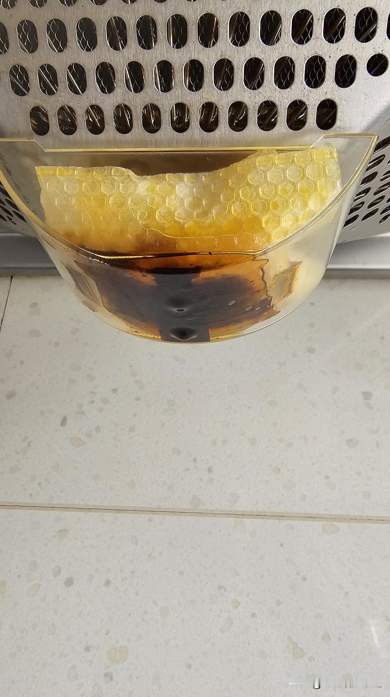 干家政最怕遇到这种事。
 
今天上门给客户打扫卫生，我正在阳台搓洗抹布，客户叫了