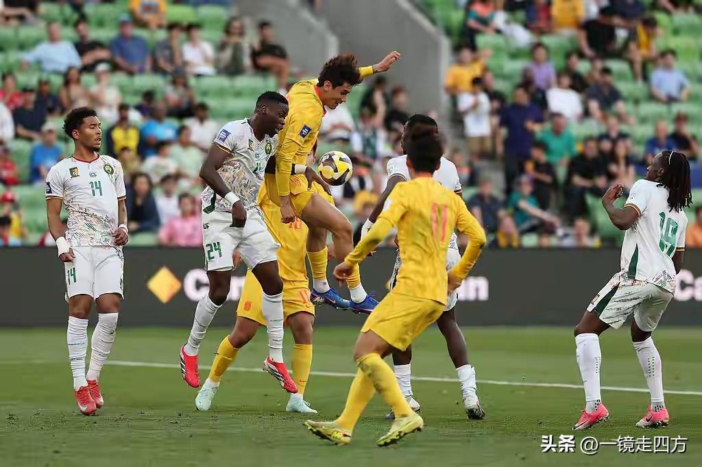 中国男足在澳大利亚举行的国际足联系列赛对阵非洲劲旅喀麦隆队，开场9分钟内被灌入两