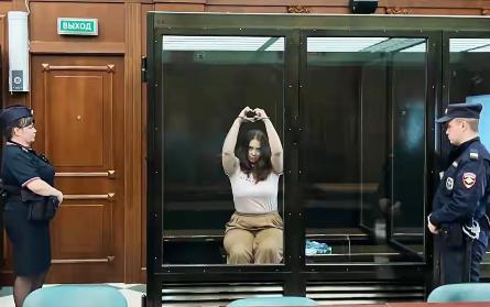 俄罗斯女记者向乌克兰汇款，被判叛国罪获刑12年，当场傻眼！7月29日，莫斯科市法
