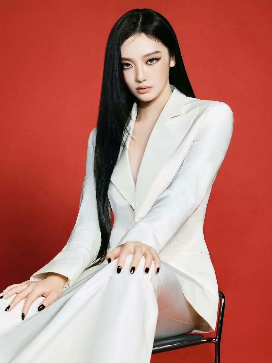 如何看待金玟庭粉丝预感到最后给宁艺卓接到了 Gucci 
