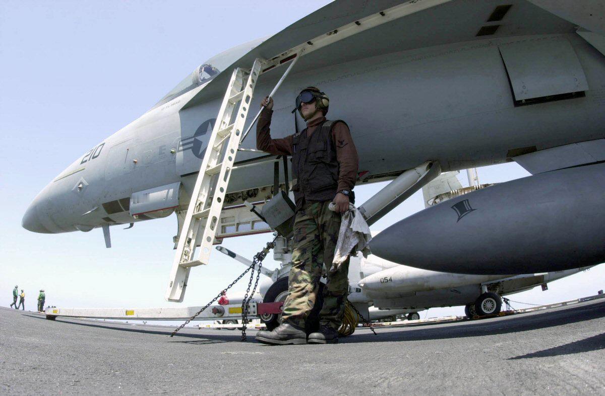 #航空新视野[超话]# 美国波音公司的F/A-18E/F超级大黄蜂战斗机，这型战