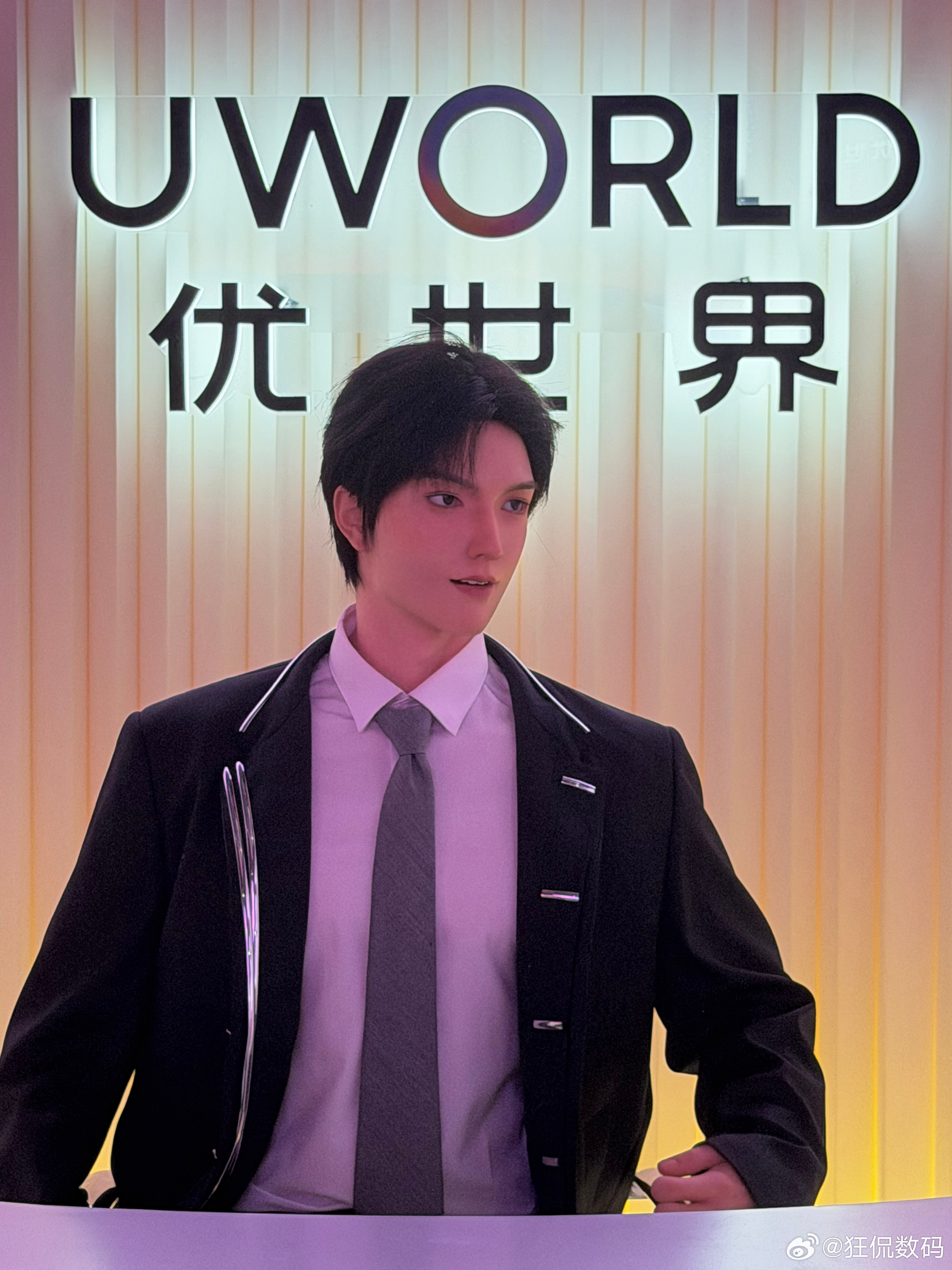 优必选超仿生机器人 大家希望机器人都能做什么？如果能够担任护工的角色，那真的是蛮