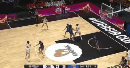 李沅珊上半场14投6中独得15分，帮助中国U16女篮以45比31领先菲律宾U16