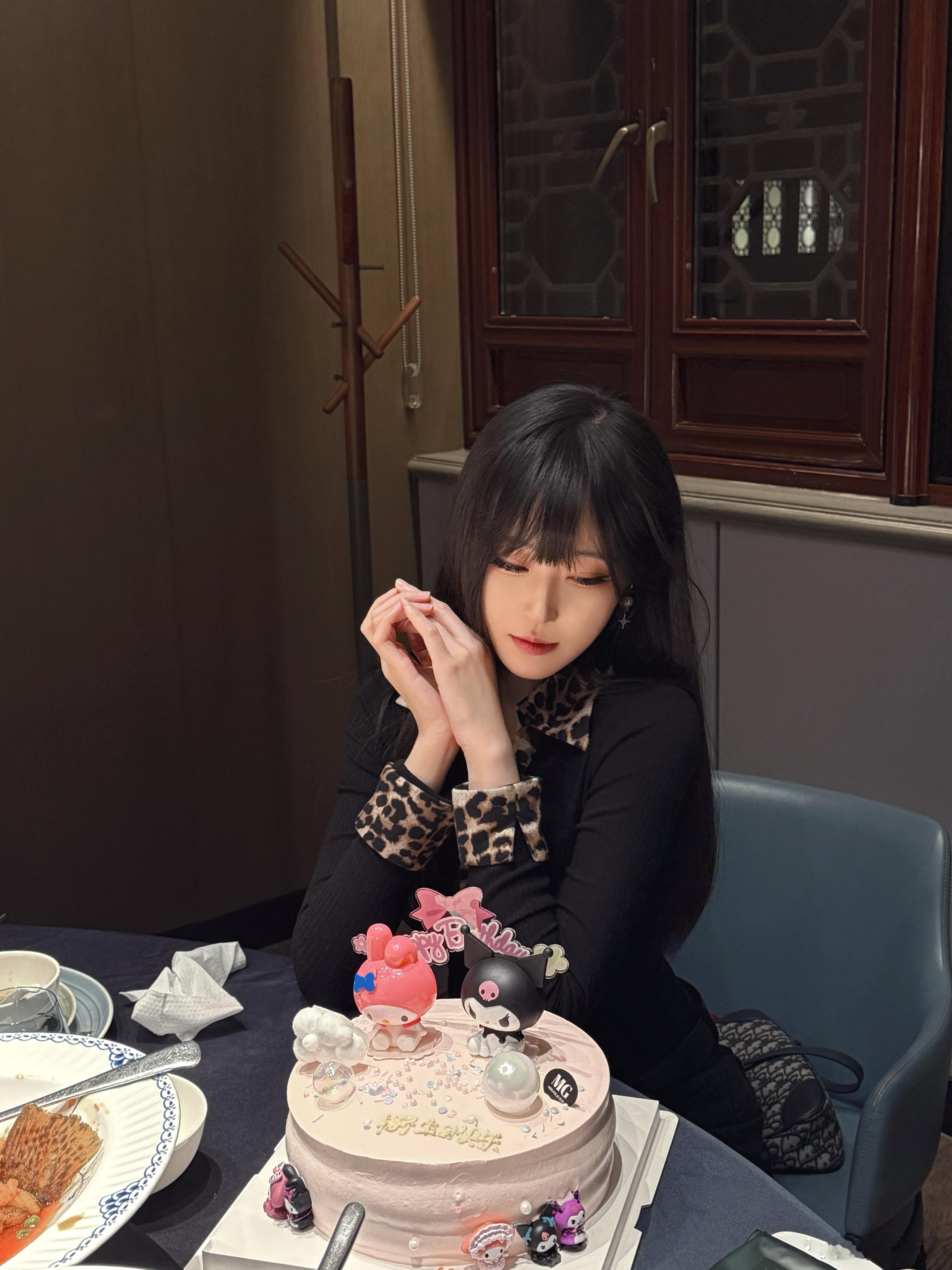 突然觉得生日没那么重要 但是被惦记和关心 爱与被爱真的很温暖 希望我的朋友们都能