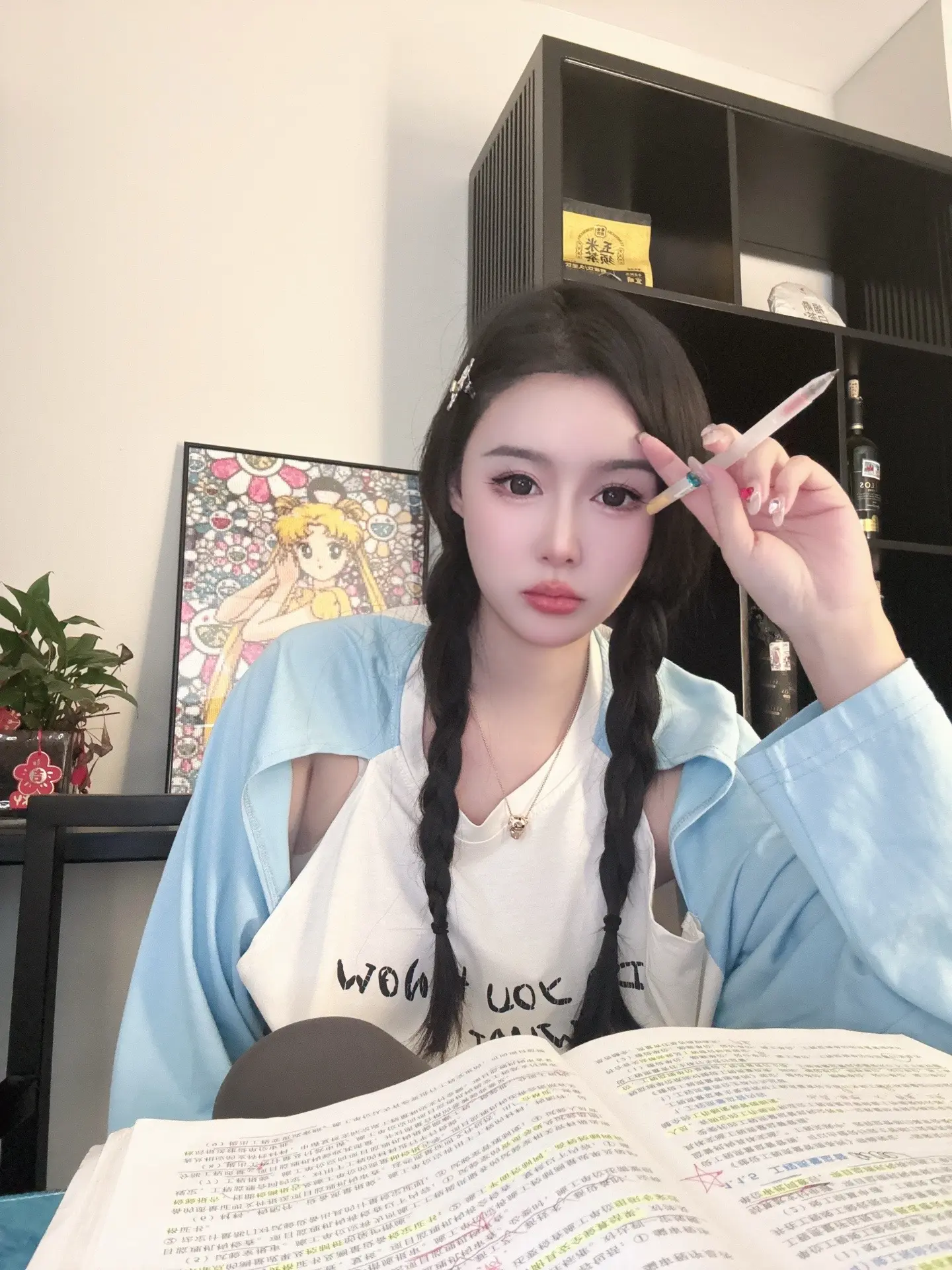 人生的大部分时间都是无趣且乏味的🫥 靠很多期待 情绪波动 美好瞬间 ...