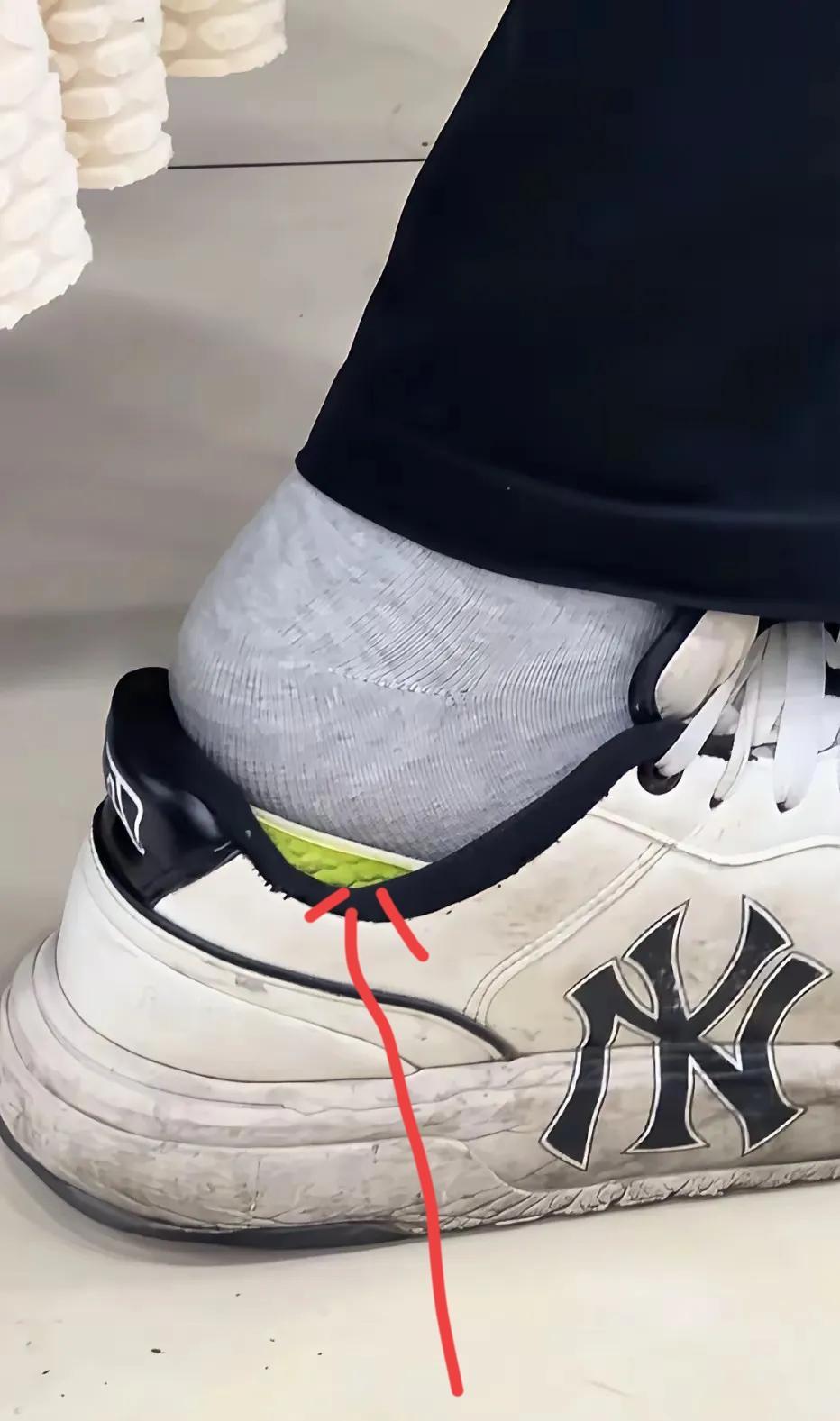 我滴个天呐！男人身高矮点又怎么了嘛！没必要这么自卑吧？[what]