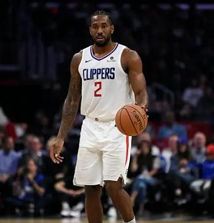 伦纳德居然还有人敢要！
据美记RobMurrows报道，热火内部已经就引进洛杉矶