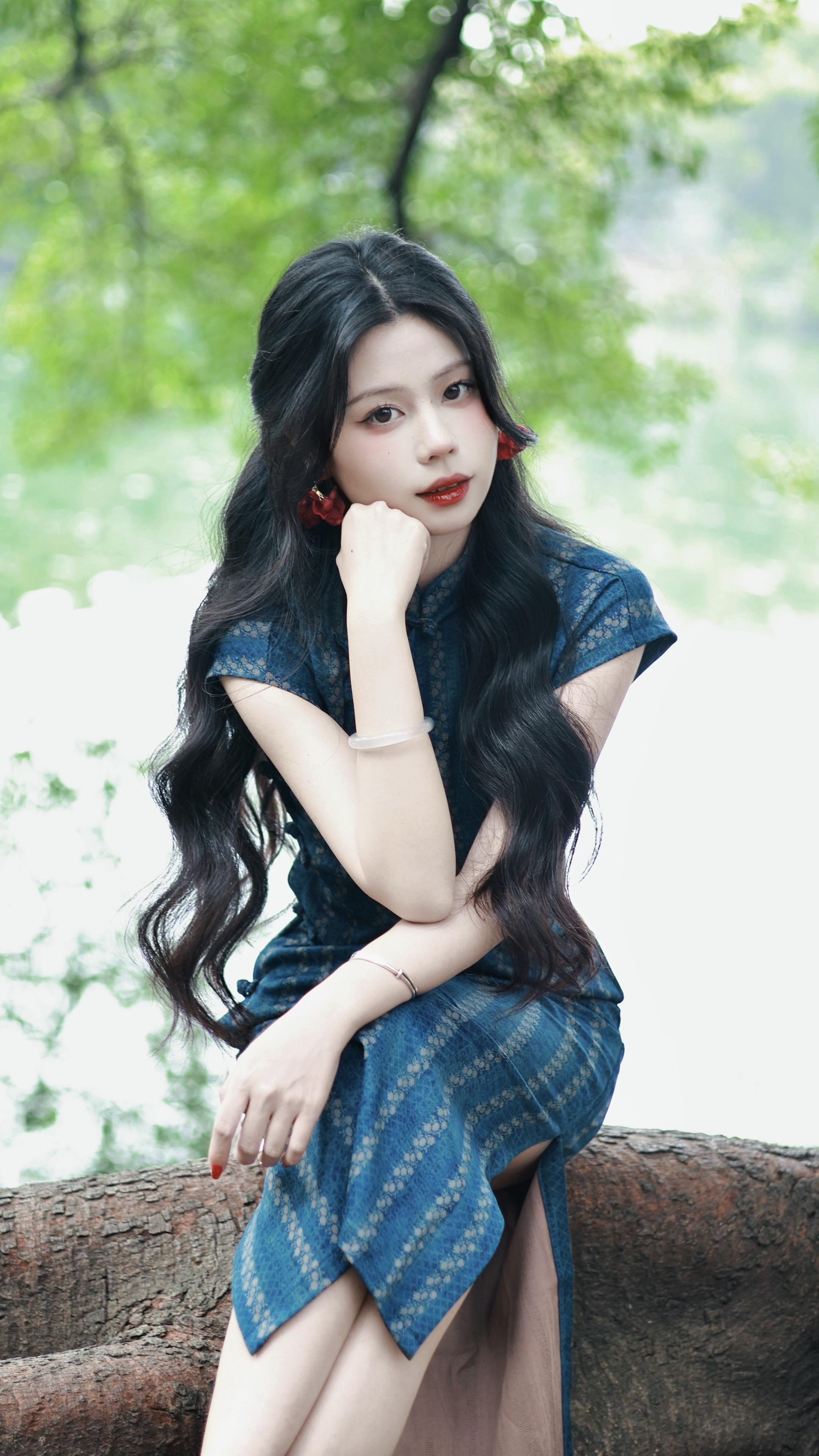 我在等你 等下完这场雨。