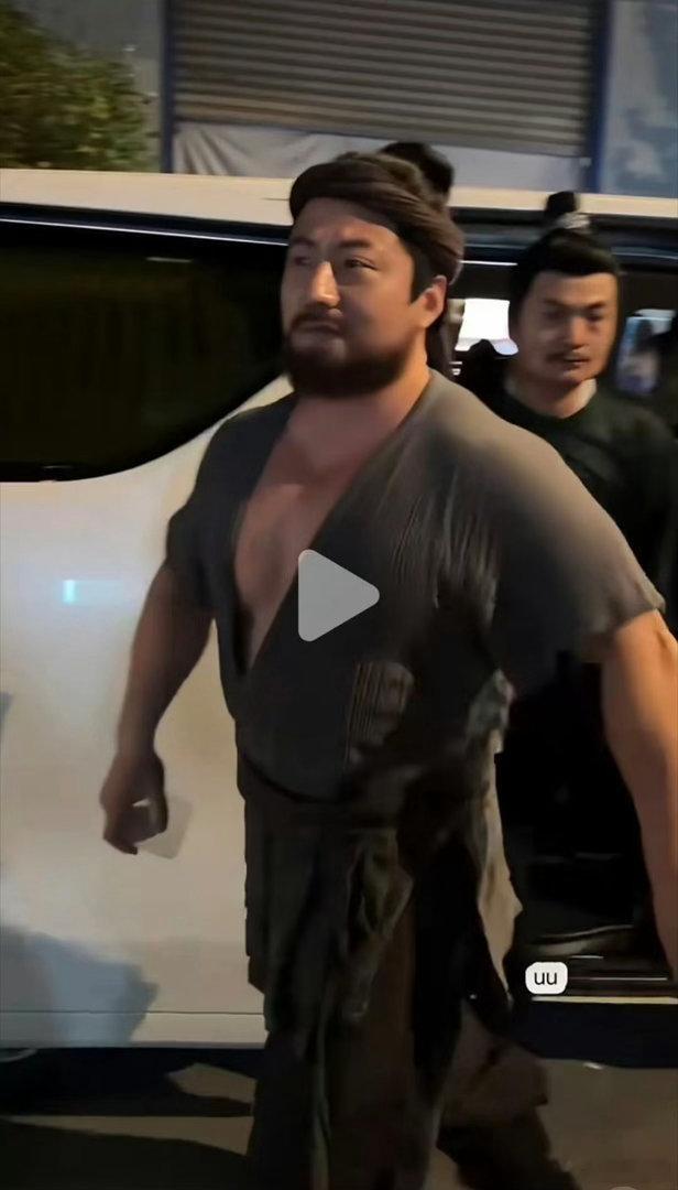 哈哈哈，赵露思保镖、司机都出演了诶，都玩的上瘾，搞不定谁就找到最佳赛道了