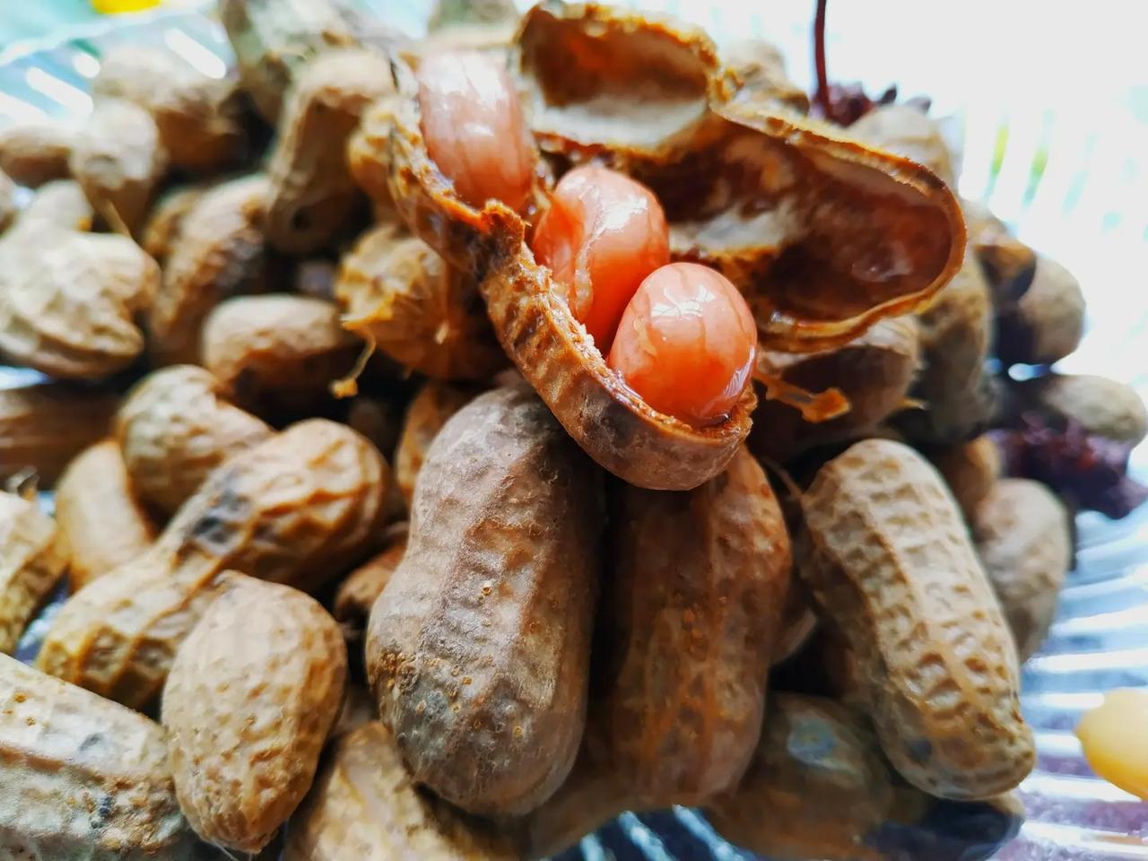 水煮花生秘诀大公开，首步对味就赢，大厨教你煮出香浓入味好花生

水煮花生的制作过