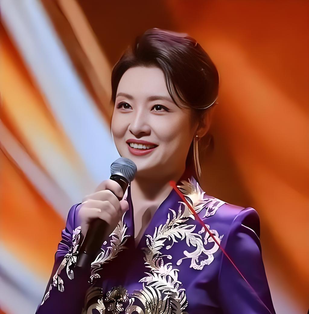 董卿和周涛的文采谁更胜一筹？
董卿和周涛，谁的文采更胜一筹？

说实话，这个问题