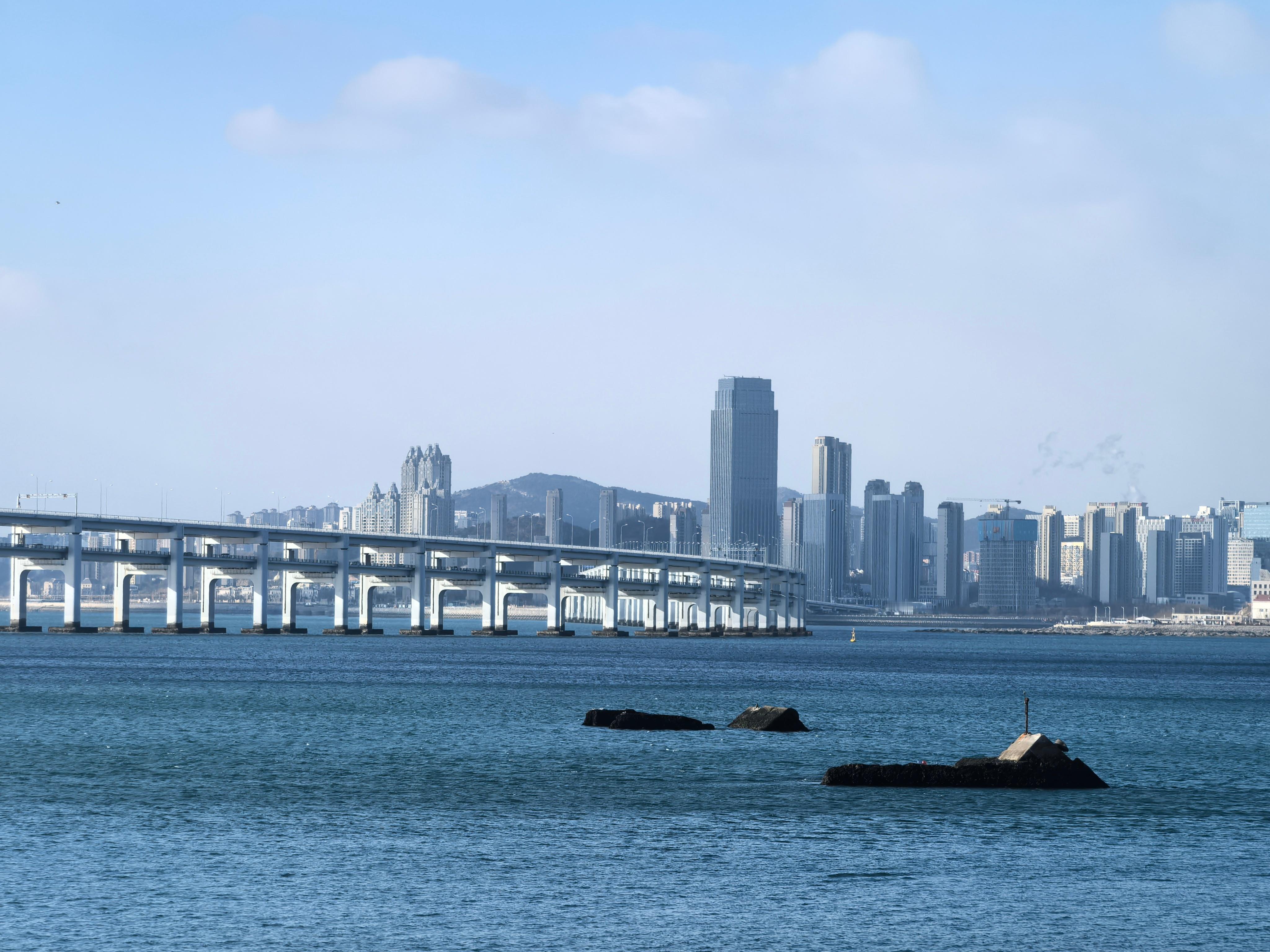 大连属于辽宁省，但饮食、气候、方言都跟山东差不多，说说你对大连的印象吧？  