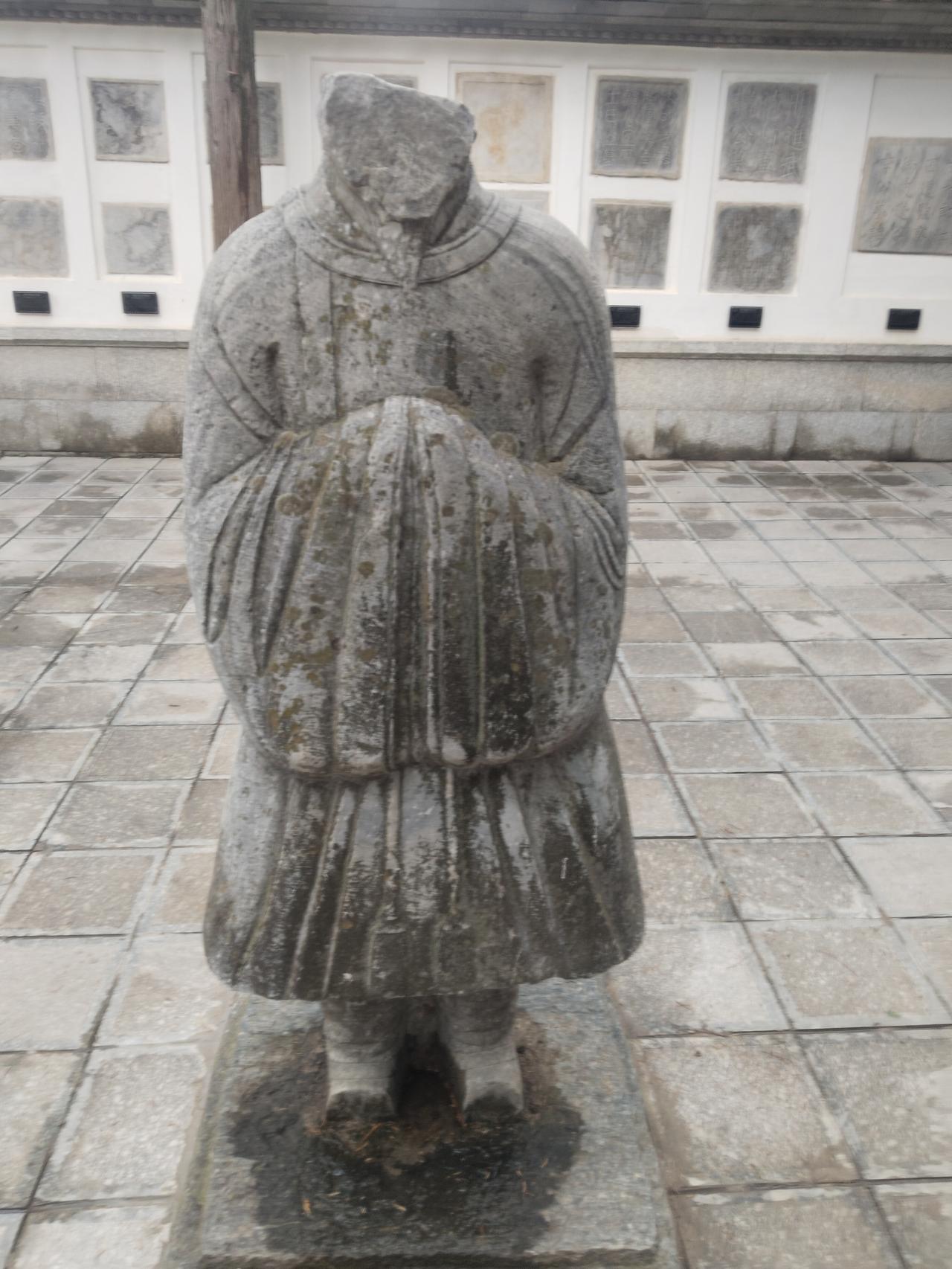 公元905年6月23日，在谋士李振的精心策划和怂恿下，朱温把30多位大唐高级官员