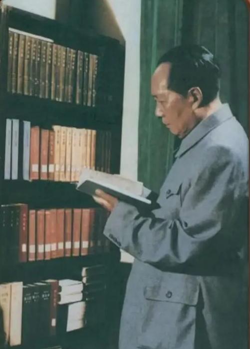 毛主席评诸葛亮：智圣无双，亦有憾事
 
“诸葛一生唯谨慎”，毛主席精准概括诸葛亮