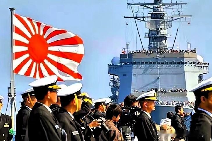 日本“军事化”图谋由来已久，如今动作不断。似乎认定此时已是最佳翻盘机会。
别看日