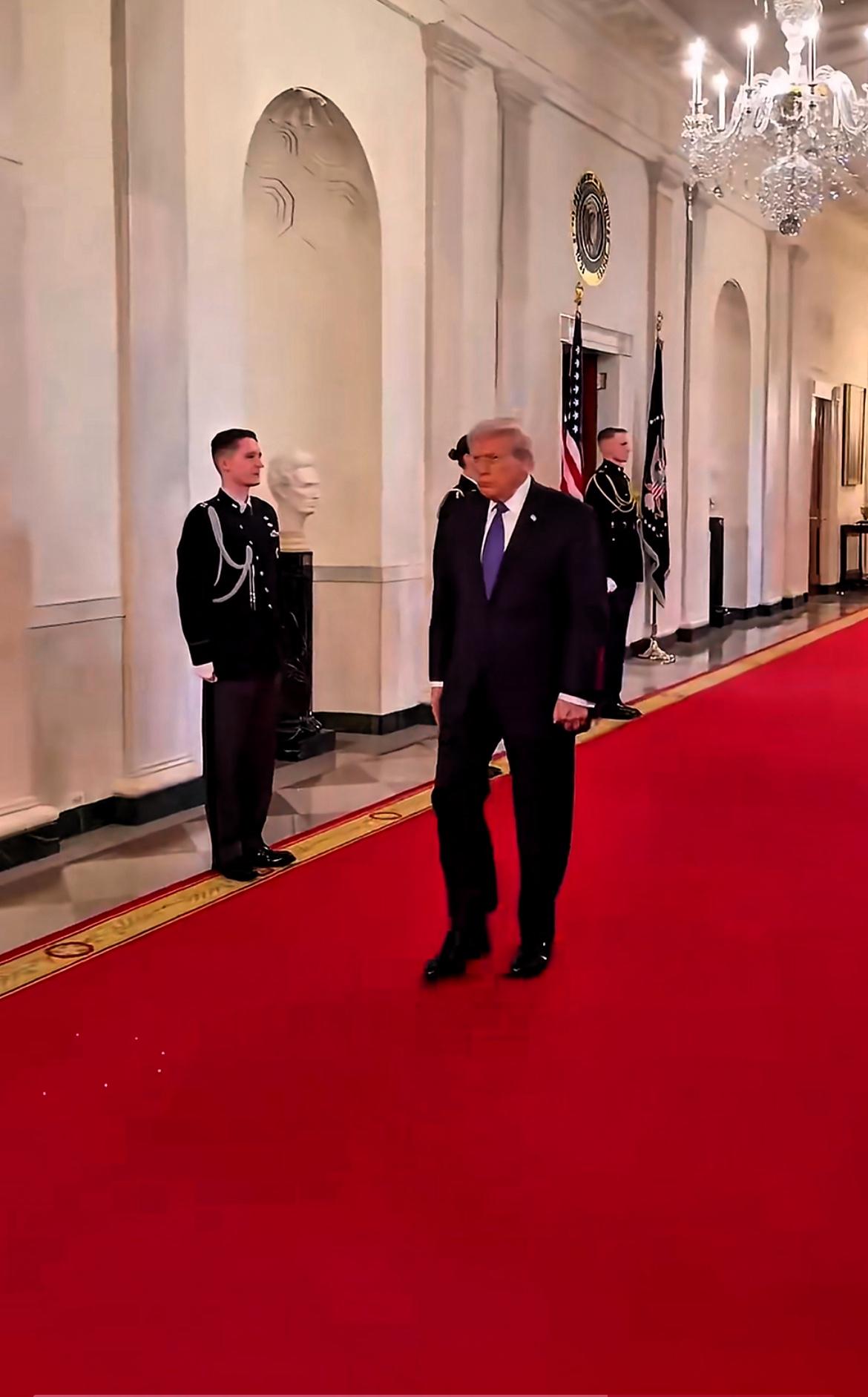 美国前情报军官爆料：他受伤了，可能活不下来了。

据来自美国前情报军官的爆料：伊