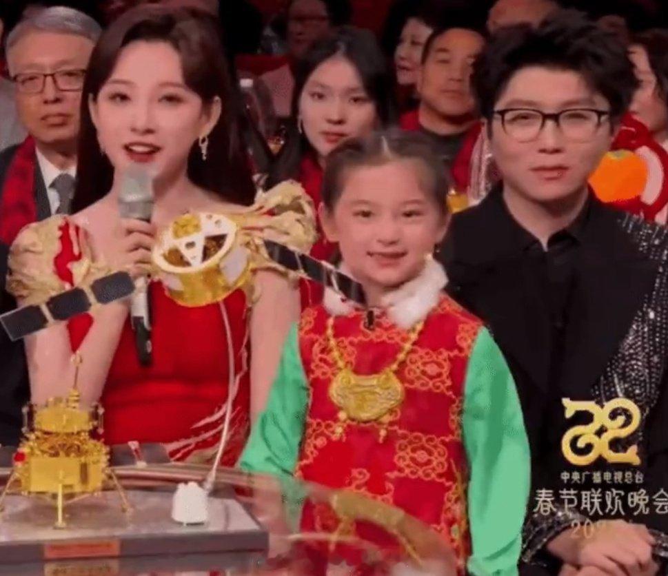 黄亦玫你女儿上春晚了 真的好可爱啊 