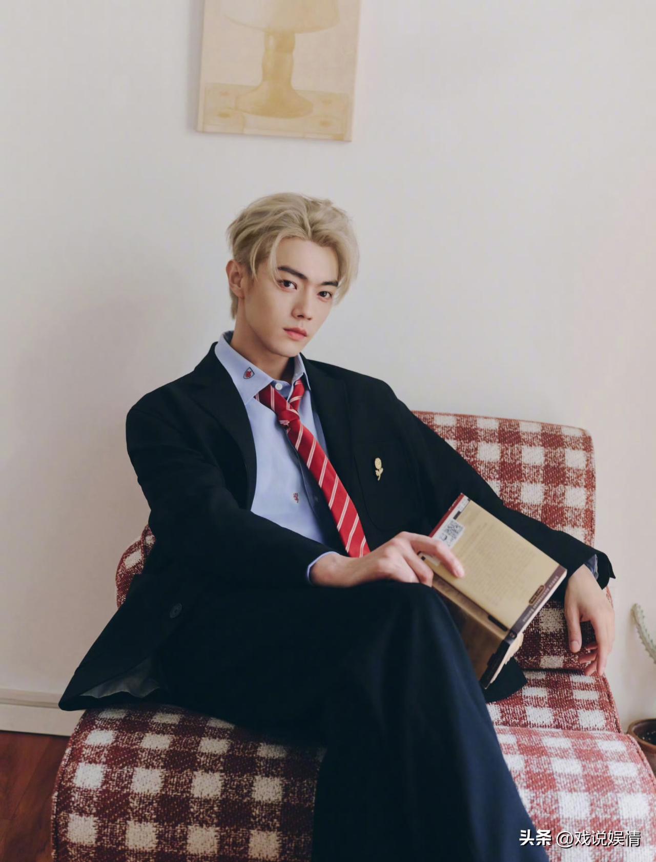 于正卡点晒照为许凯、王星越庆生！
许凯、王星越都是欢娱影视签约演员，于正真是一个