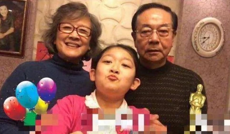 2012年，邓婕去宋春丽家串门，61岁的宋春丽和老伴孙维熙各据沙发一角，屋里静得