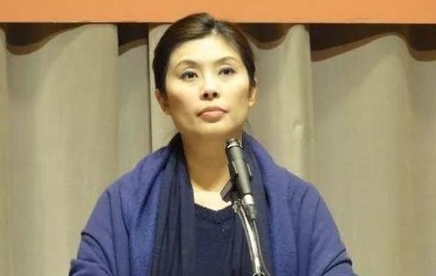 郑丽文现在估计挺后悔的，后悔什么？她后悔的不是加入国民党，也不是竞选主席时缴纳的