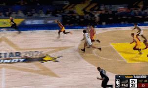 文班亚马扣篮2+1，画面太搞笑了！
北京时间2月17日，全明星新秀挑战赛第2场半