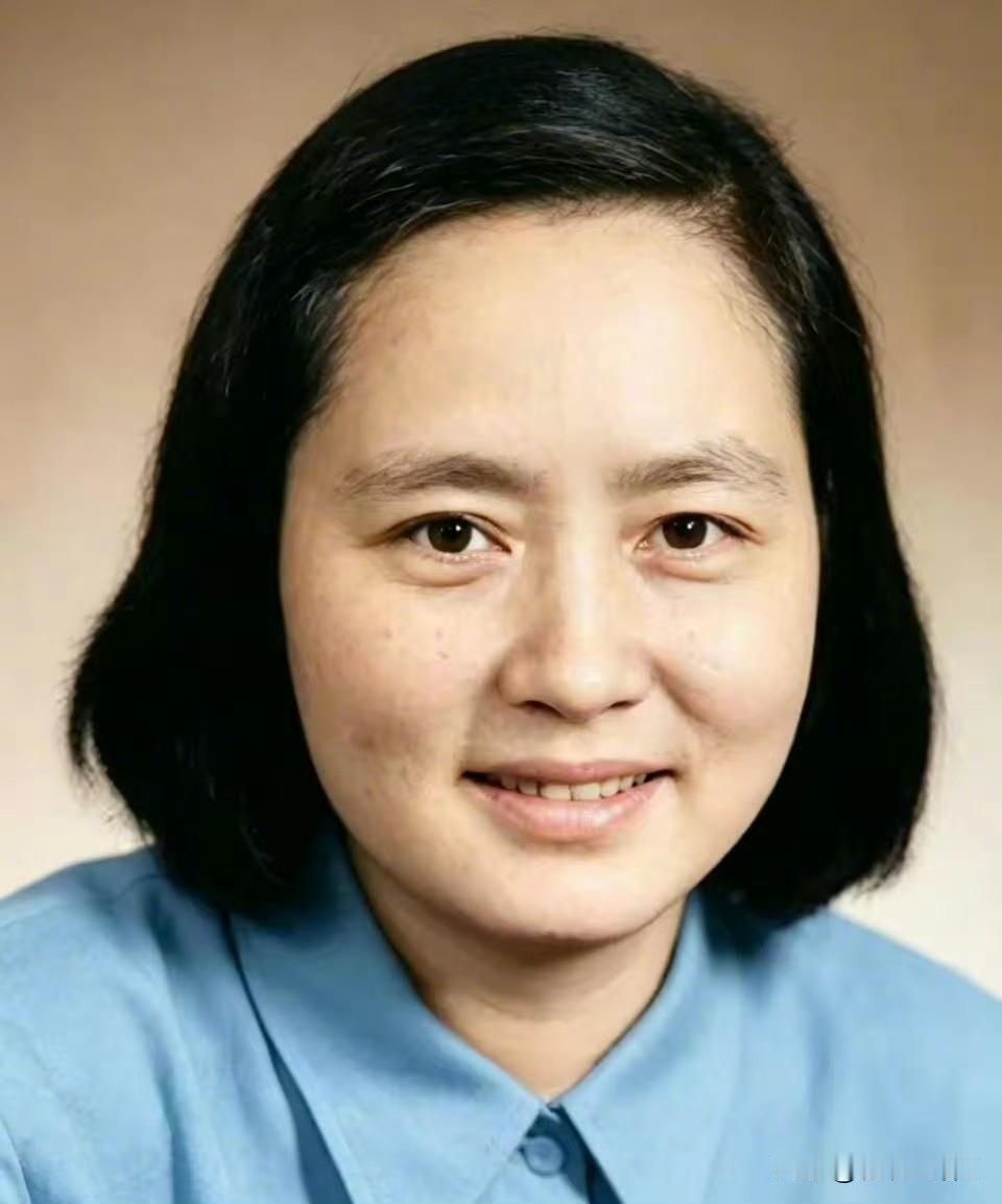 蹇先任被誉为“红军西施”，是开国元帅贺龙的前妻。两人于1929年结婚，后在194