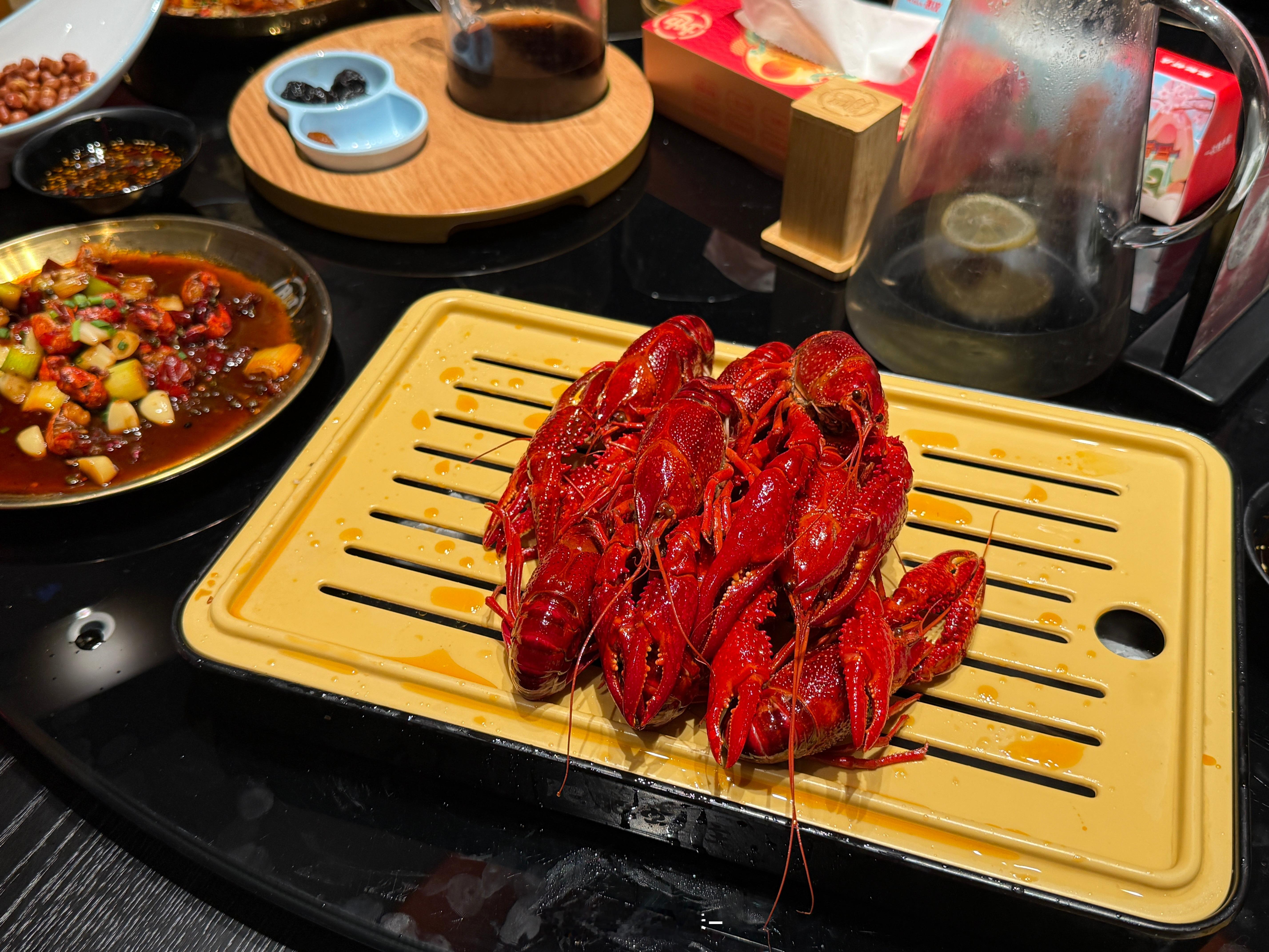之前只听过晕碳前一次感受晕小龙虾了哈哈哈哈哈哈吃完再来看个F1大电影✌️耶！！今