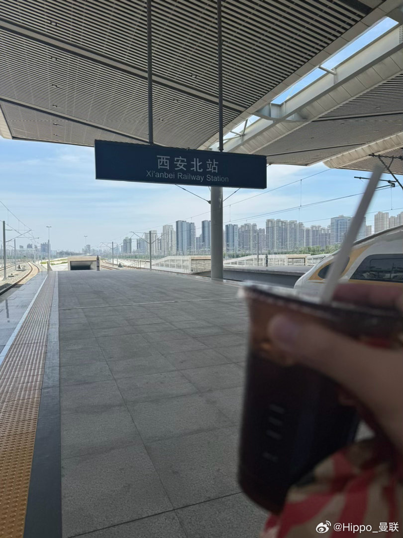 国内要是哪家航空公司能把飞机改签弄的像火车改签这么简单就好了。 但这很难，除非c