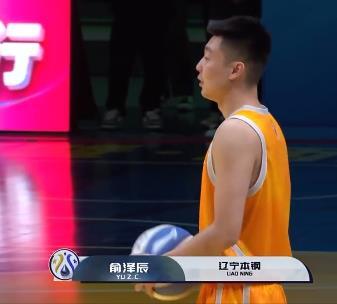 杨鸣都没想到大牙俞泽辰能拿到扣篮大赛预赛第一，俞泽辰在比赛前也说自己的扣篮会排在