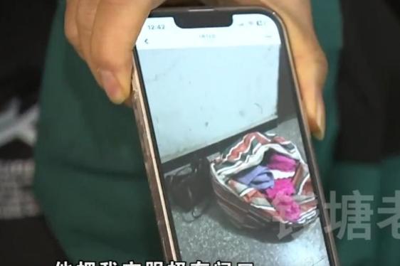 寒夜楼道，丈夫一句“弄你”，

她连家门都不敢进。

卢女士在除夕前夜被赶出家门