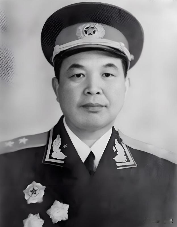 1953年，西康军区司令员刘忠，得知母亲和原配还在世，便携现任妻子回乡，当他看到