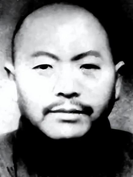 1941年，鬼子抓来30多个姑娘，就在几位姑娘要被糟蹋时，一个汉奸突然说：“太君