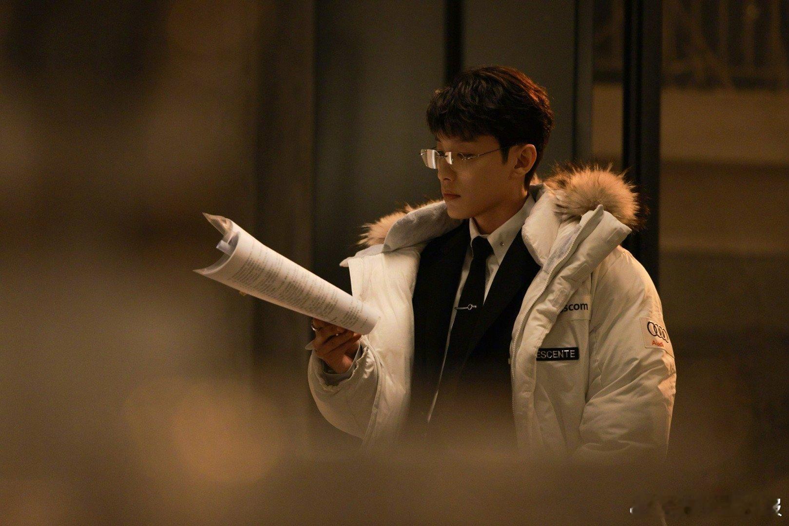 代旭背词压力大到嘴起泡 原来我们看到的游刃有余，背后都是老代嘴里起的泡和咖啡厅里