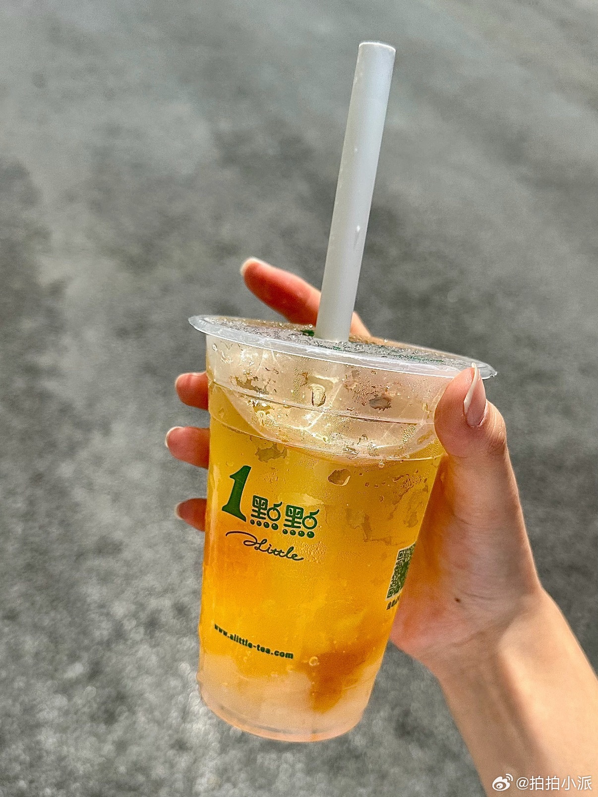 1点点致歉有个朋友特别爱喝一点点的苹果茉莉绿，现在想送她一句：一点点虐你千百遍，