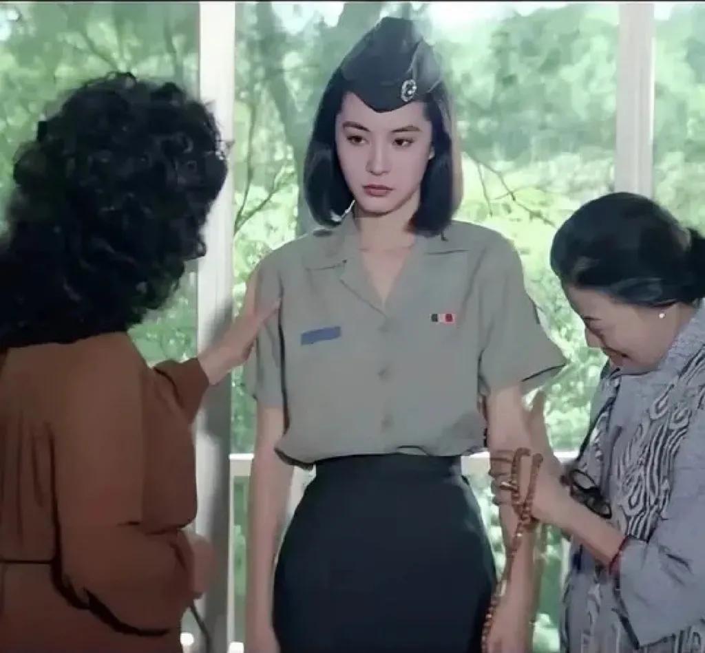 既性感丰满又苗条修长才是极品身材
身材是女人心中永恒的话题，女明星作为颜值优质的