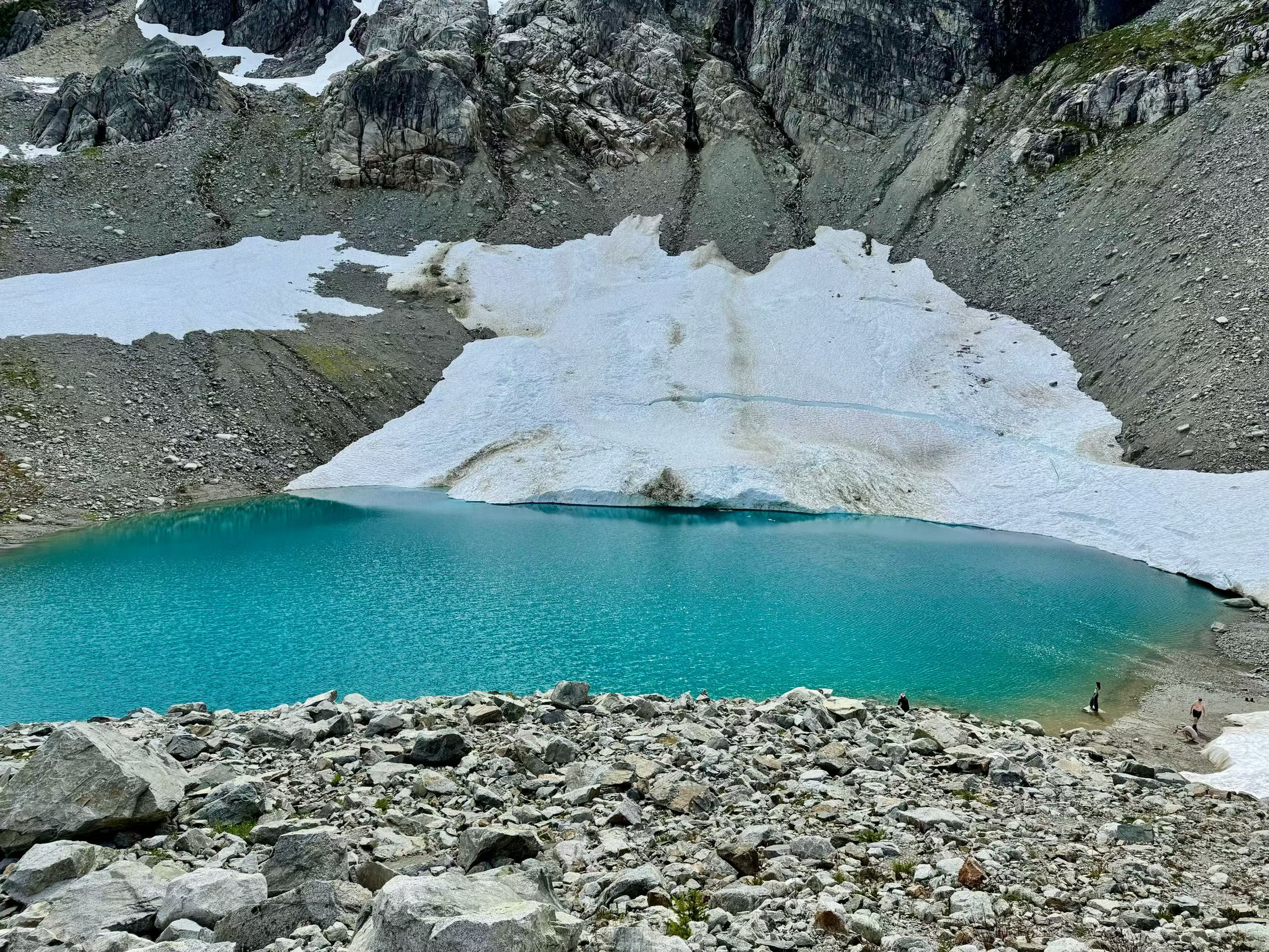 🏔️Iceberg lake一路溪流瀑布野花高山草甸雪山冰湖冰川刚开始2KM的