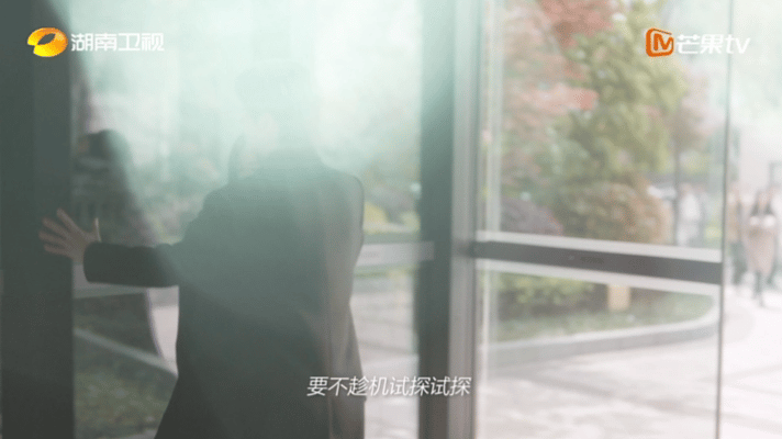 魏哲鸣新剧10个字解决异国官司魏哲鸣把许淮颂的苏感与专业感平衡得刚刚好！异国打官