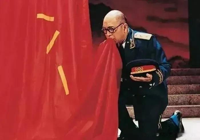 1954年起先后任中央人民政府人民革命军事委员会副主席、国防委员会副主席、军委训