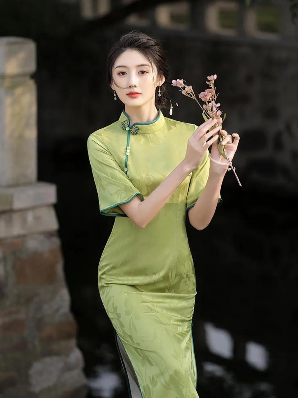 旗袍#靓妹倩影分享# 是女子的第二层肌肤#佳人风采#灵动女神美若仙#