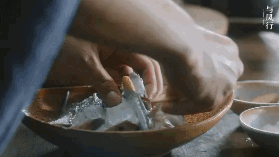 走哪都不忘做饭的林更新，戏里戏外做到的男人太有魅力了！#林更新 做饭的神##明星