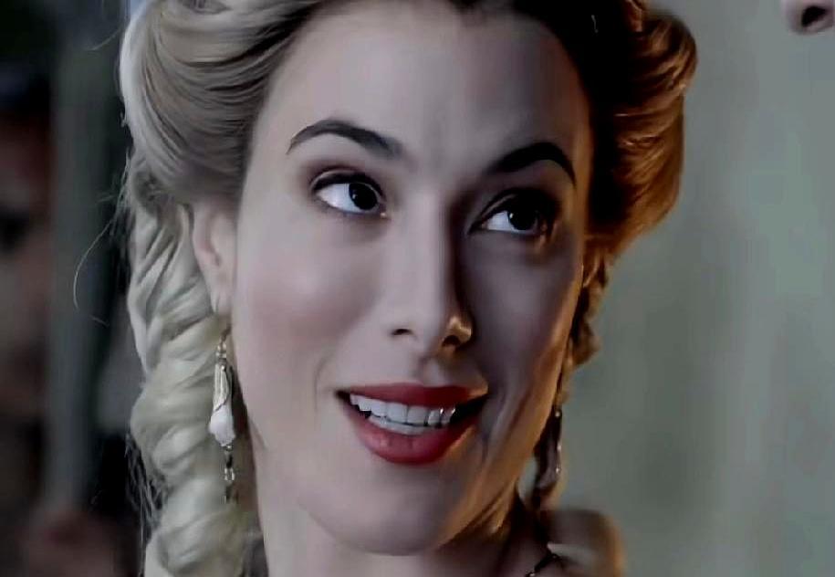 《斯巴达克斯》里只活6集的女配，比不少主角让人记了十几年。
 
她是露克蕾西亚的