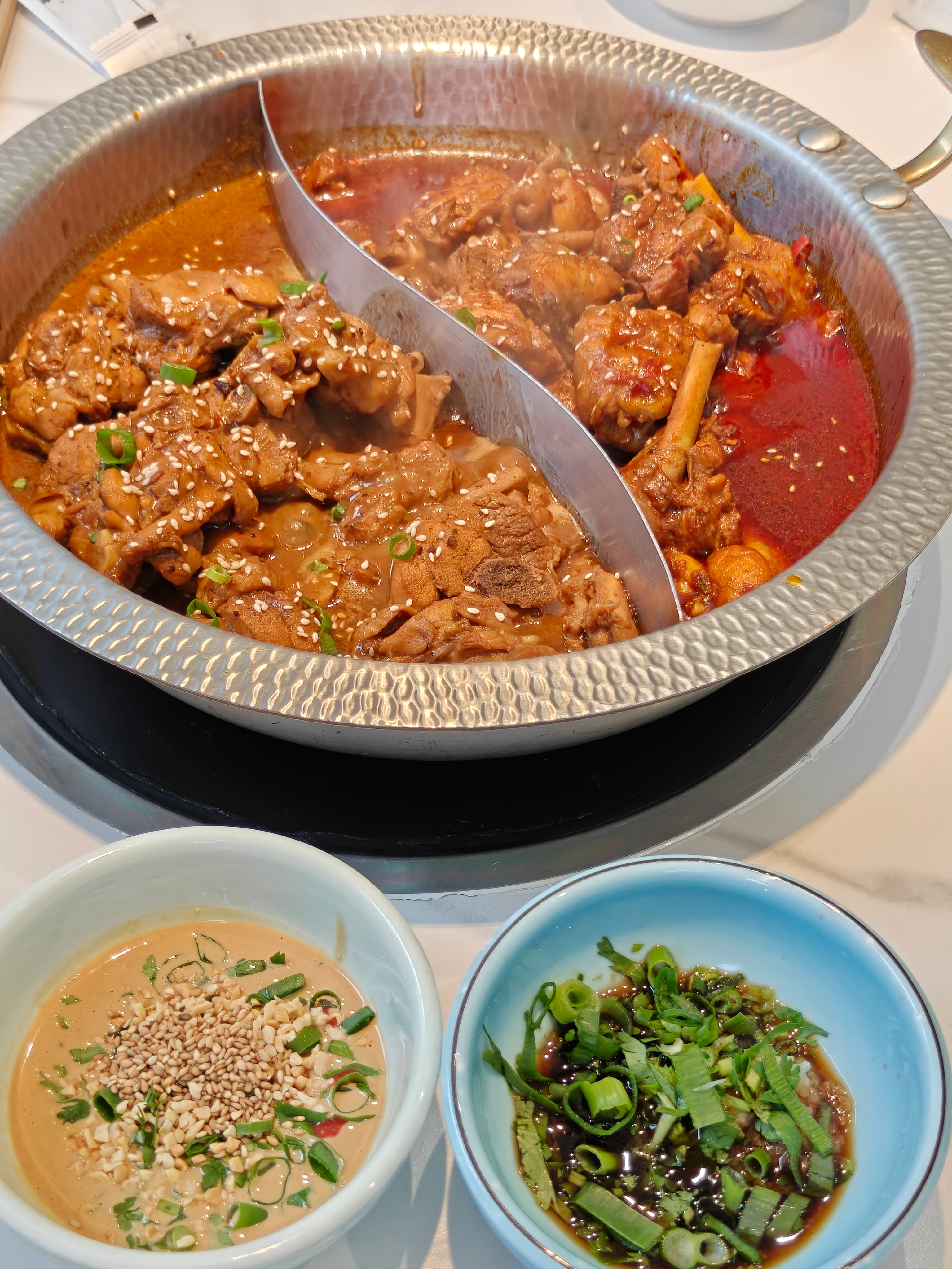 今天请大家吃火锅鸡吧 