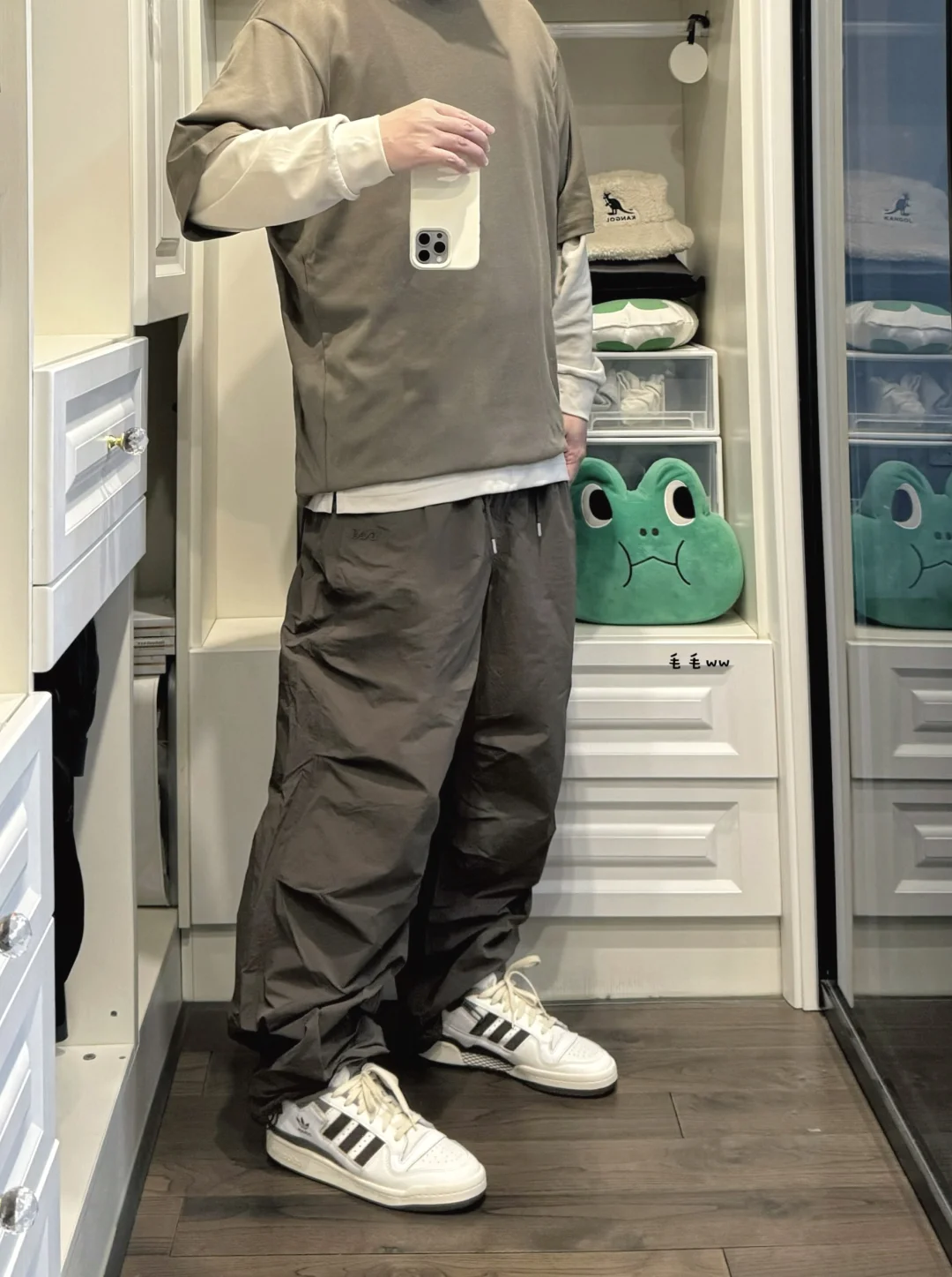 降落伞裤｜大地色穿搭