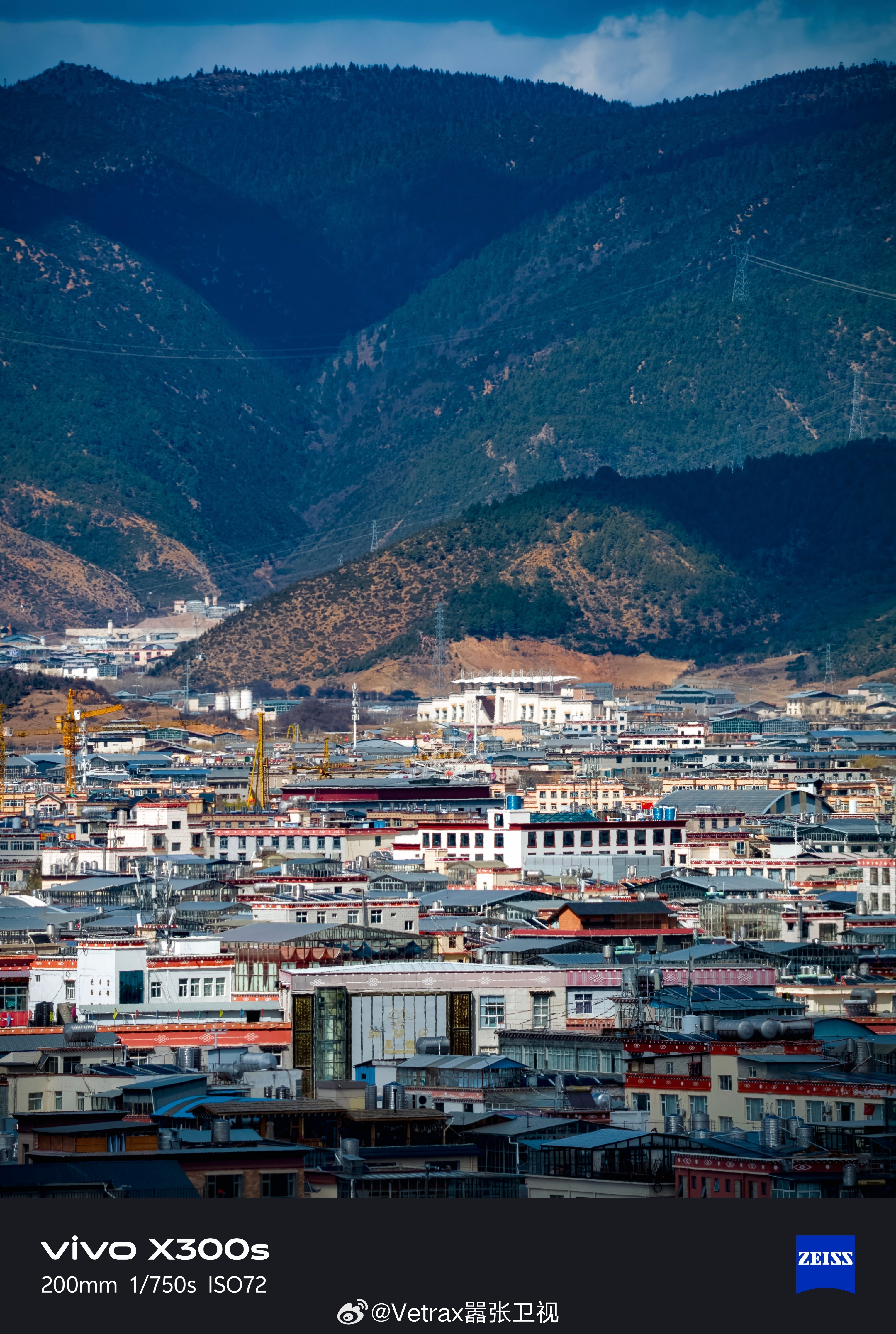 把 X300s 套上 400mm G2 Ultra 增距镜拍几张……抖得厉害，取