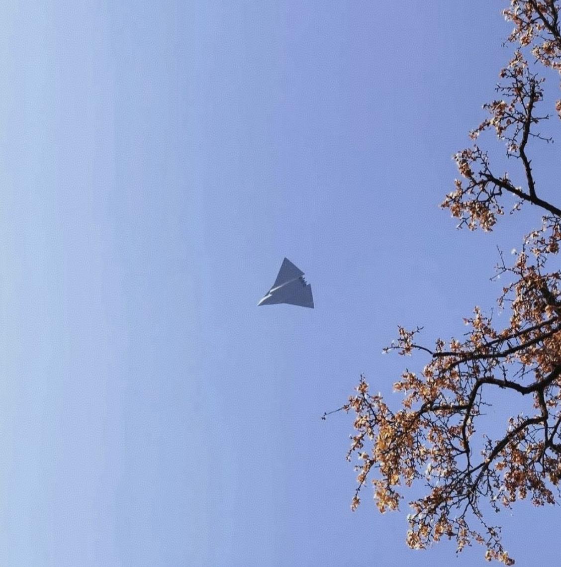 第三架歼-36？

不是军迷，也比较眼盲，实在是分不清第一架、第二架和第三架的区