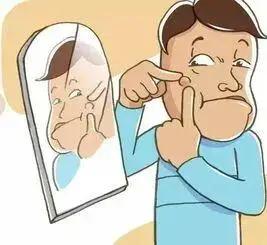 “挤了一颗痘痘，怎么会导致肺部出现十几个空洞？”这究竟是怎么回事？
近年来，年轻