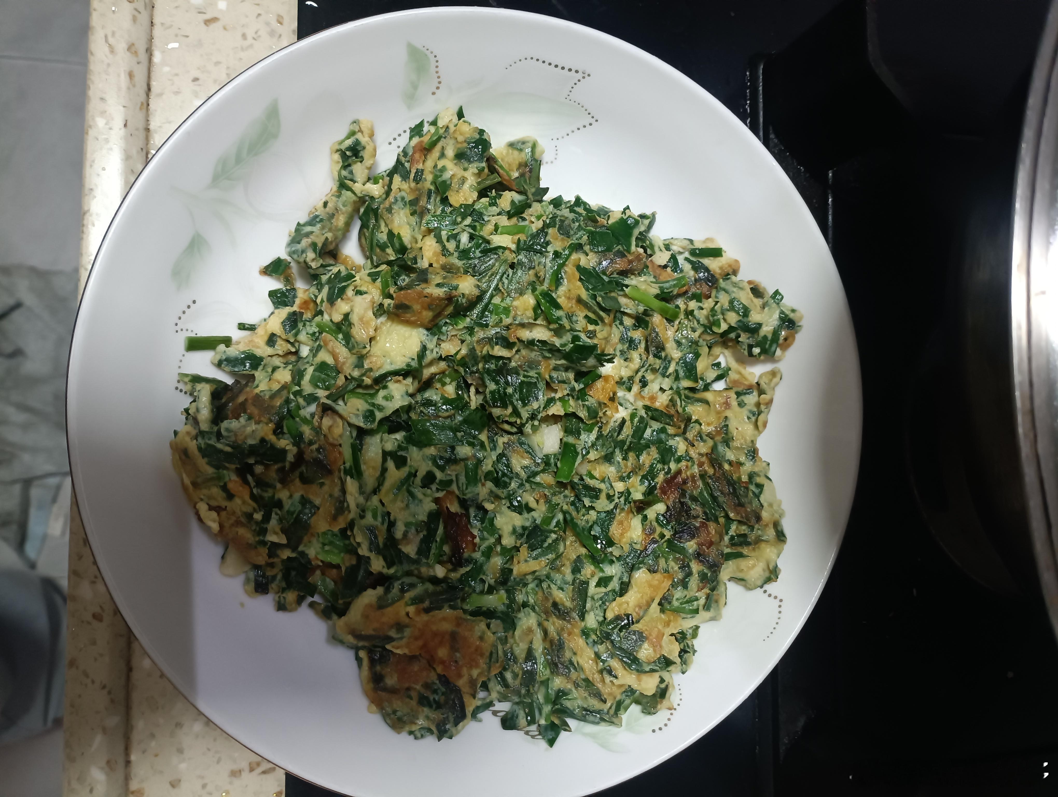 今日晚餐～果真还是自己在家做饭简单又好吃蒜蓉焖鸡爪、韭菜煎鸡蛋、红烧鱼块美冬季风