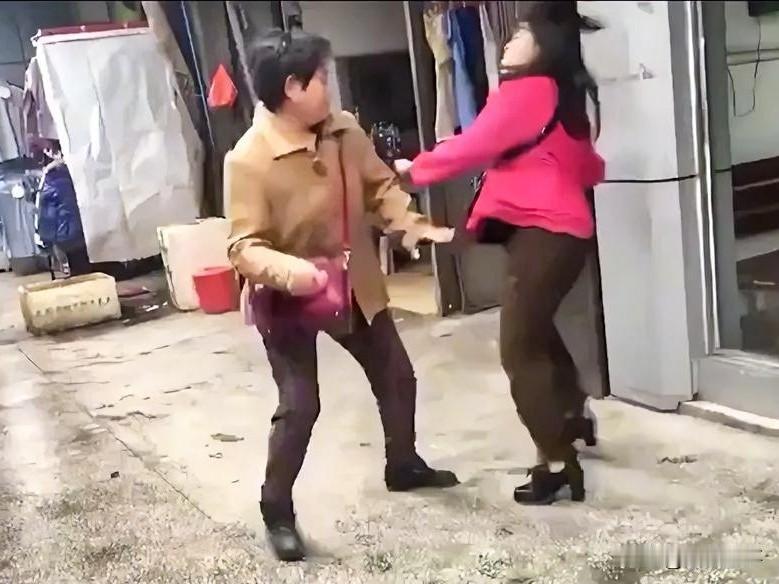 不可思议，小时候在农村老家，经常听到邻居间因为一点小事吵得不可开交，当时还挺佩服